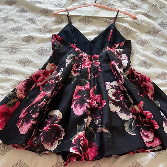Floral Keepsake romper, only worn once, size 0 - Picture 3 of 4